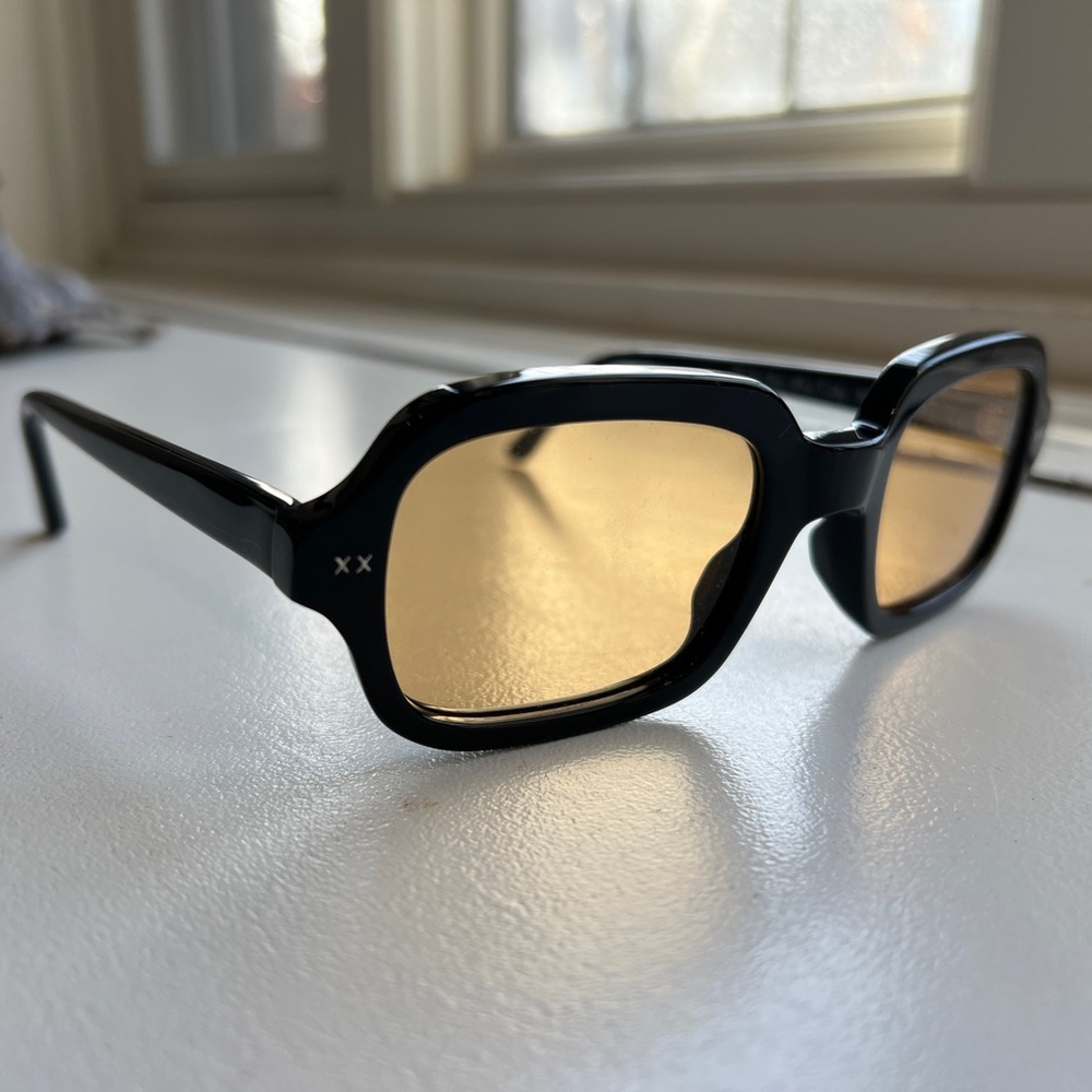 Lexxola Black Sunglasses with red lens